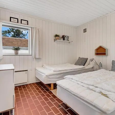 Beautiful In With 2 Bedrooms And Wifi *